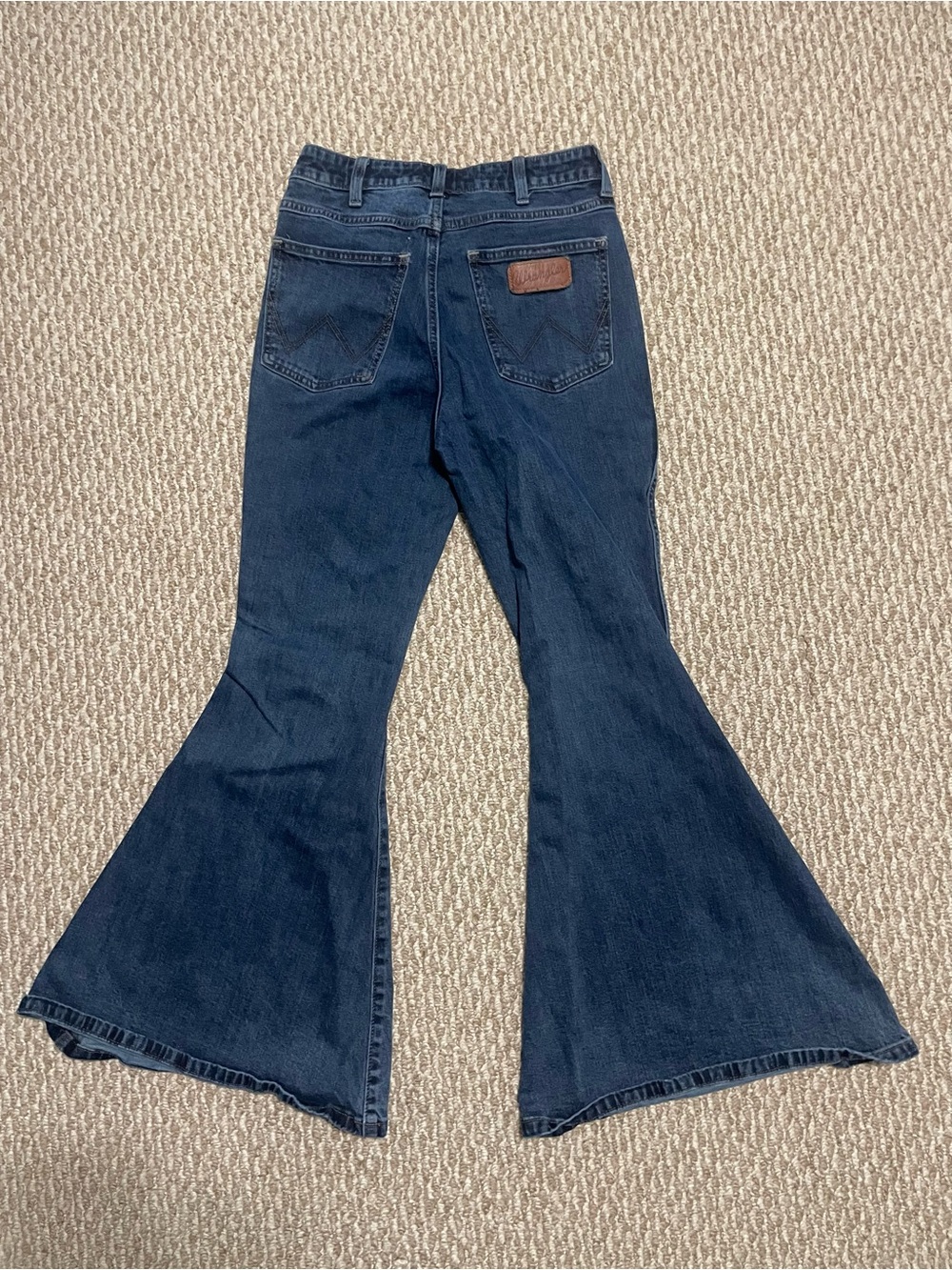 Lainey Wilson Wrangler Jeans - Picture 5 of 9
